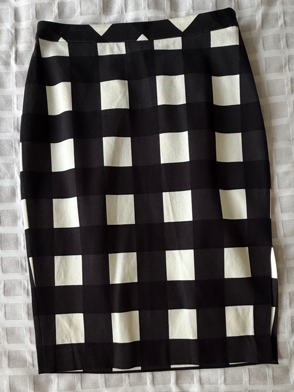 Banana Republic Black & White Pencil Skirt with side slit & stretch